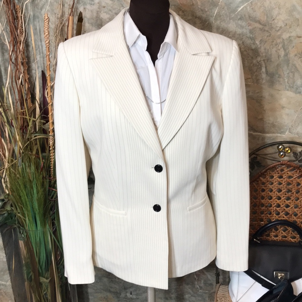 Liz Claiborne suits 🌹 stunning suit jacket coat blazer